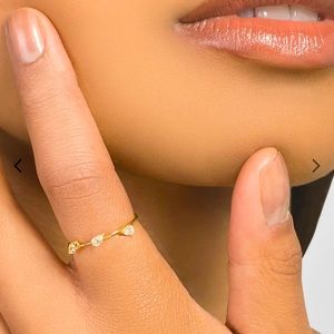 3 Stone Solo Pear Ring